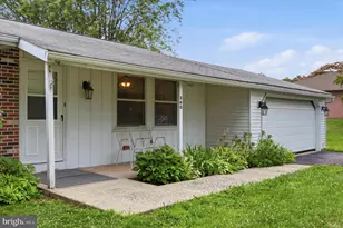 360 Oak Dr, Harleysville, PA 19438 - Photo 2