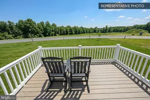725 Fawn Wy, Pennsburg, PA 18073 - Photo 2