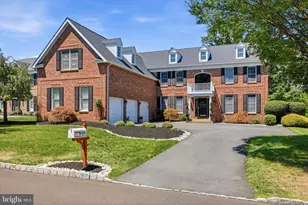 205 Hazeltine Cir, Blue Bell, PA 19422 - Photo 2