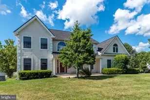 1 Crestwood Ct, Phoenixville, PA 19460 - Photo 2