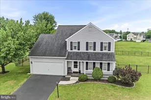 423 Larchwood Dr, Royersford, PA 19468 - Photo 2