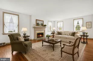22 Carriage Ln, Norristown, PA 19401 - Photo 6