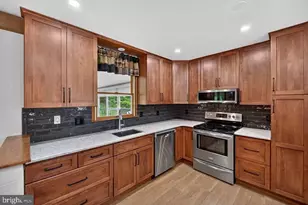 2161 Hollyberry Ct, Pottstown, PA 19464 - Photo 6