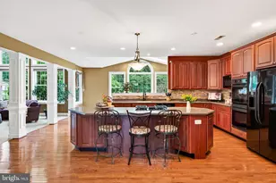 404 Maple Glen Cir, Schwenksville, PA 19473 - Photo 2