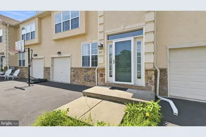 381 Manor Circle, Harleysville, PA 19438 - Photo 2