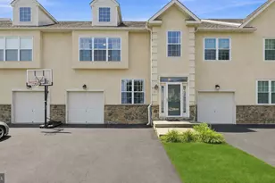 381 Manor Cir, Harleysville, PA 19438 - Photo 1