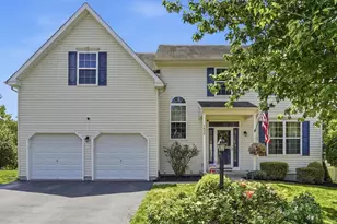 1423 Evansbrooke Ln, Pottstown, PA 19464 - Photo 2