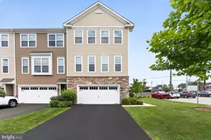 1047 Chapman Cir, Hatfield, PA 19440 - Photo 1
