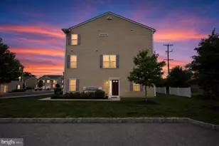 1047 Chapman Cir, Hatfield, PA 19440 - Photo 2