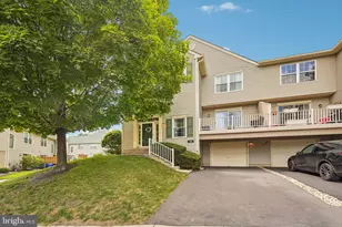 348 Bluestone Ct, Collegeville, PA 19426 - Photo 2