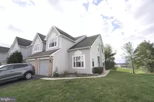 2041 Greenes Way Cir, Collegeville, PA 19426 - Photo 2