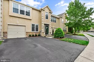 115 Hampton Green Dr, North Wales, PA 19454 - Photo 2