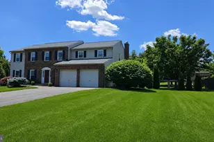 406 Bow Ln, Gilbertsville, PA 19525 - Photo 2