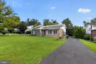 7931 Oak Hill Dr, Cheltenham, PA 19012 - Photo 2