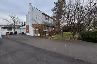 1541 Fitzwatertown Rd, Willow Grove, PA 19090 - Photo 2