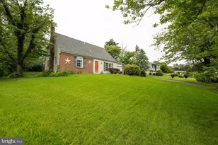 134 Primrose Ln, Pottstown, PA 19464 - Photo 2