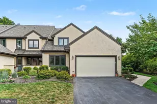 944 Hedgerow Ct, Blue Bell, PA 19422 - Photo 2