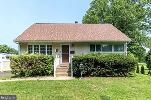 51 St Dunstans Rd, Hatboro, PA 19040 - Photo 2