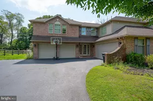 104 Sparango Ln, Plymouth Meeting, PA 19462 - Photo 2