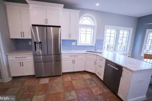 102 Waterview Dr, Eagleville, PA 19403 - Photo 2