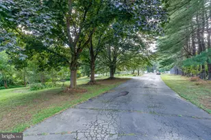 1135 Romsey Dr, Blue Bell, PA 19422 - Photo 2