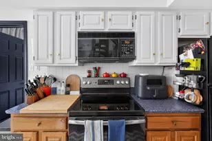 1602 Foxmeadow Cir, Royersford, PA 19468 - Photo 10