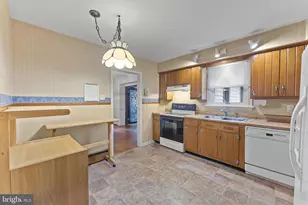 510 Sardaro Ln, Norristown, PA 19401 - Photo 18