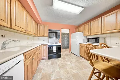 666 W Germantown Pike #1601, Plymouth Meeting, PA 19462 - Photo 8
