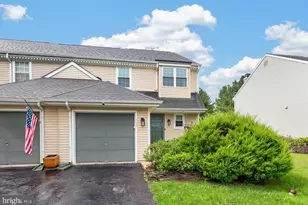 193 Azalea Cir, Royersford, PA 19468 - Photo 2