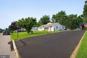 737 Woodbrook Ln, Plymouth Meeting, PA 19462 - Photo 2