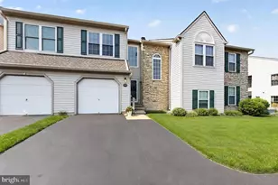 69 Bristol Ct, Eagleville, PA 19403 - Photo 2