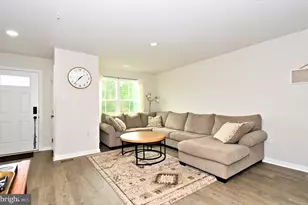 15 Castle Dr, Gilbertsville, PA 19525 - Photo 2