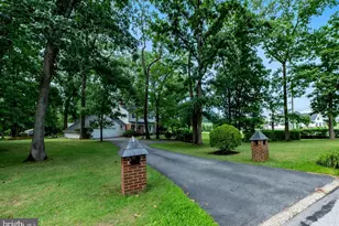 399 Woodlyn Dr, Collegeville, PA 19426 - Photo 2