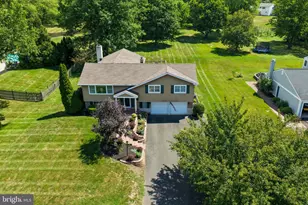 126 Surrey Ln, Harleysville, PA 19438 - Photo 2