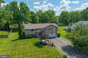 126 Surrey Ln, Harleysville, PA 19438 - Photo 1
