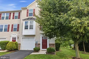 100 Susan Cir, North Wales, PA 19454 - Photo 2