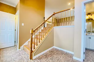 475 Stoneglen St, Collegeville, PA 19426 - Photo 2