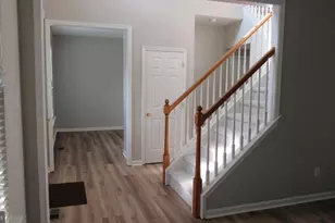 1045 Fallbrook Ln, Pottstown, PA 19464 - Photo 2