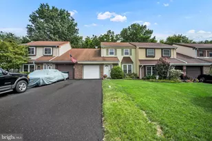 19 Greenwoods Dr, Horsham, PA 19044 - Photo 2