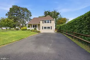 2570 Rosewood Ave, Abington, PA 19001 - Photo 2