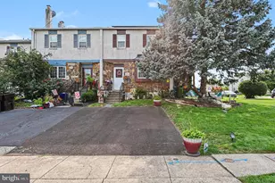 2496 Dragon Cir, West Norriton, PA 19403 - Photo 2