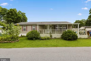 414 Oak Dr, Green Lane, PA 18054 - Photo 1