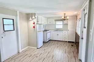 103 Bratton Dr, Norristown, PA 19403 - Photo 2