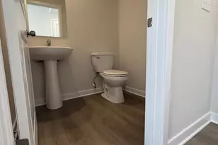 39 E Front St, Bridgeport, PA 19405 - Photo 6