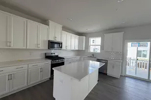 39 E Front St, Bridgeport, PA 19405 - Photo 16