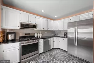555 Canterbury Rd, West Norriton, PA 19403 - Photo 10