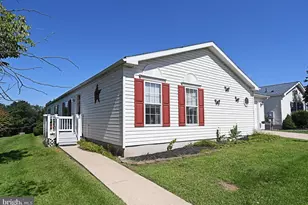 1047 Scenic View Dr, Schwenksville, PA 19473 - Photo 2