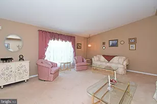 1047 Scenic View Dr, Schwenksville, PA 19473 - Photo 6