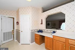 1047 Scenic View Dr, Schwenksville, PA 19473 - Photo 10