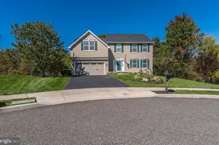 1102 Autumnview Ln, Pottstown, PA 19464 - Photo 2